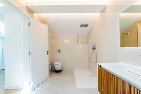 Fantástica penthouse T3 com terraço grande, vista de mar e dois lugares de estacionamento na Parede