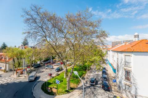 Fantástica penthouse T3 com terraço grande, vista de mar e dois lugares de estacionamento na Parede