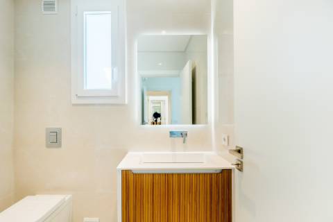 Fantástica penthouse T3 com terraço grande, vista de mar e dois lugares de estacionamento na Parede