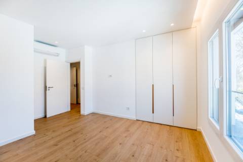 Fantástica penthouse T3 com terraço grande, vista de mar e dois lugares de estacionamento na Parede