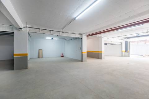 Fantástica penthouse T3 com terraço grande, vista de mar e dois lugares de estacionamento na Parede