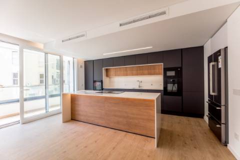 Fantástico apartamento T3 com terraço grande e dois lugares de estacionamento na Parede