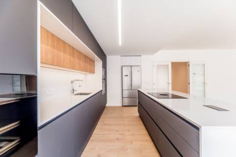 Fantástico apartamento T3 com terraço grande e dois lugares de estacionamento na Parede