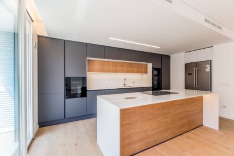 Fantástico apartamento T3 com terraço grande e dois lugares de estacionamento na Parede