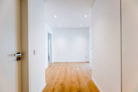 Fantástico apartamento T3 com terraço grande e dois lugares de estacionamento na Parede