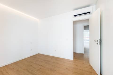 Fantástico apartamento T3 com terraço grande e dois lugares de estacionamento na Parede