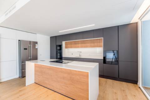 Fantástico apartamento T3 com terraço grande e dois lugares de estacionamento na Parede