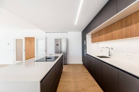 Fantástico apartamento T3 com terraço grande e dois lugares de estacionamento na Parede