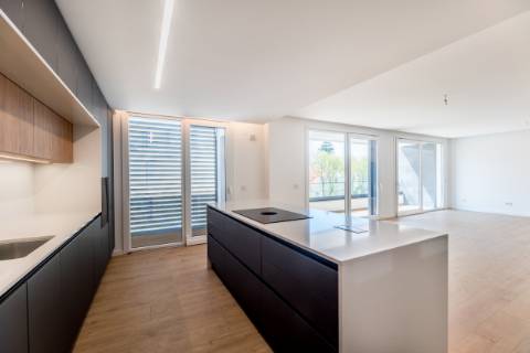 Fantástico apartamento T3 com terraço grande e dois lugares de estacionamento na Parede