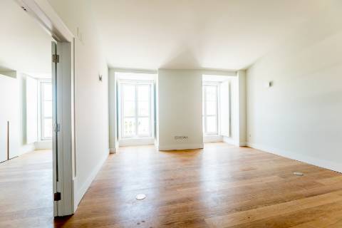 Penthouse T3, em prédio recuperado com elevador no Chiado