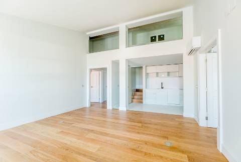 Penthouse T3, em prédio recuperado com elevador no Chiado