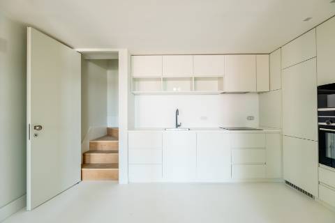 Penthouse T3, em prédio recuperado com elevador no Chiado