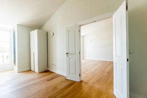 Penthouse T3, em prédio recuperado com elevador no Chiado