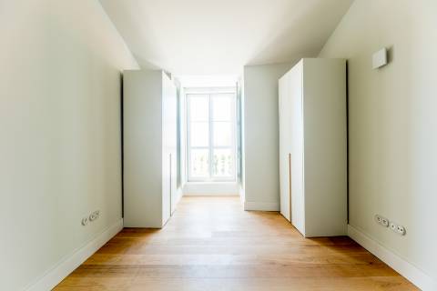 Penthouse T3, em prédio recuperado com elevador no Chiado