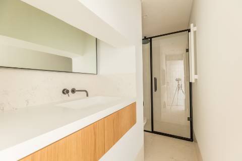 Penthouse T3, em prédio recuperado com elevador no Chiado