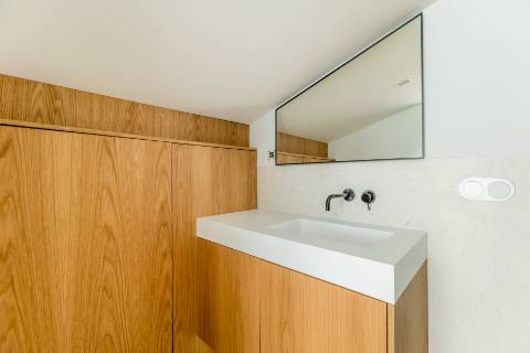 Penthouse T3, em prédio recuperado com elevador no Chiado