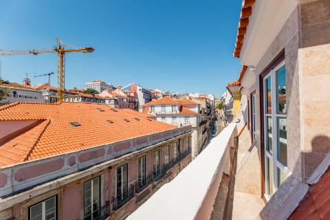 Penthouse T3, em prédio recuperado com elevador no Chiado