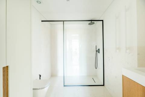 Apartamento T1+1, em prédio recuperado com elevador no Chiado