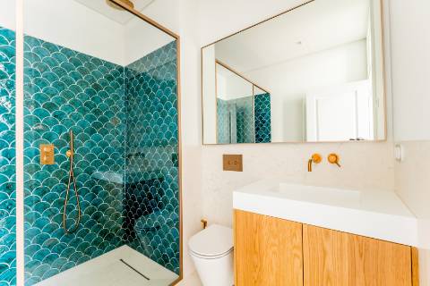 Apartamento T2, em prédio recuperado com elevador no Chiado