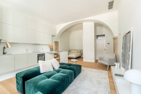 Studio, em prédio recuperado com elevador no Chiado