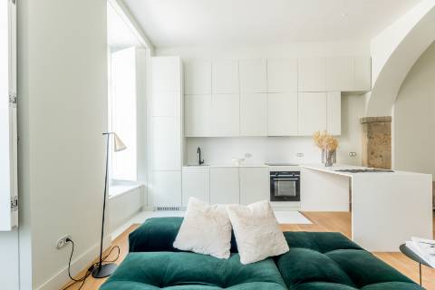 Studio, em prédio recuperado com elevador no Chiado