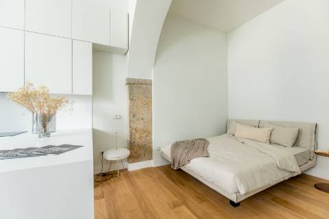 Studio, em prédio recuperado com elevador no Chiado