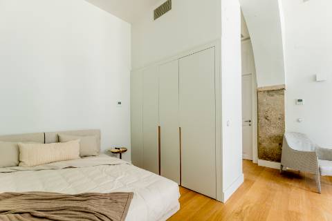 Studio, em prédio recuperado com elevador no Chiado