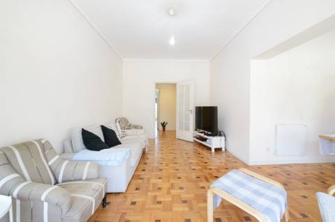 Apartamento T4 com duas frentes ao lado do Parque da Cidade em Aldoar, Porto