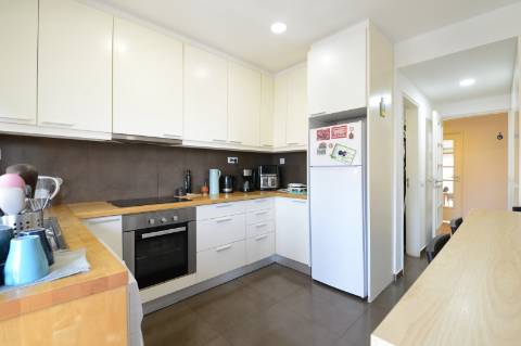 Apartamento T4 com duas frentes ao lado do Parque da Cidade em Aldoar, Porto