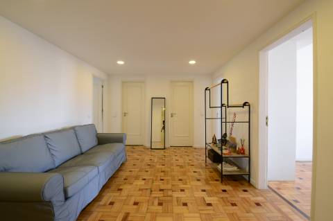 Apartamento T4 com duas frentes ao lado do Parque da Cidade em Aldoar, Porto