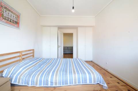 Apartamento T4 com duas frentes ao lado do Parque da Cidade em Aldoar, Porto