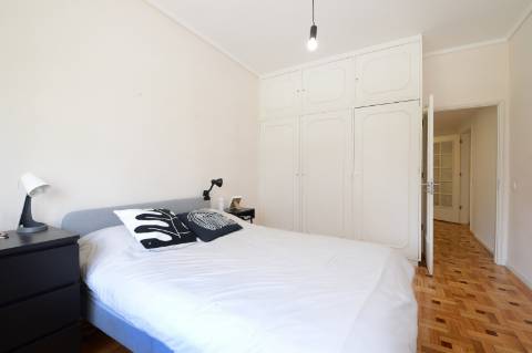 Apartamento T4 com duas frentes ao lado do Parque da Cidade em Aldoar, Porto