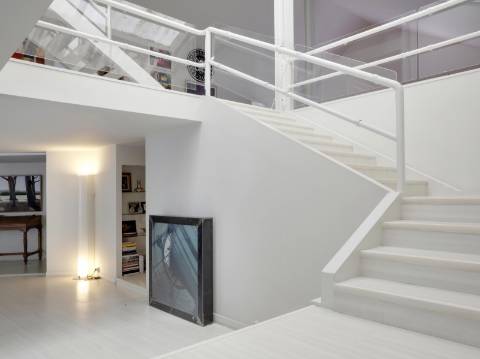 Loft com duplo pé direito, pátio e garagem no coração da Lapa!