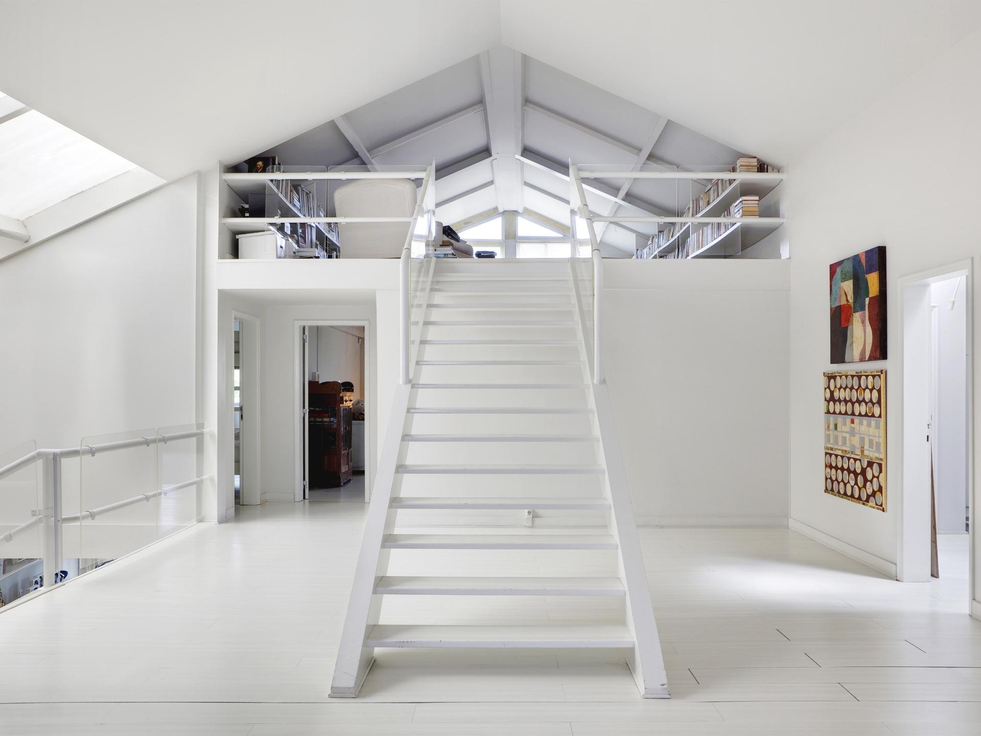 Loft com duplo pé direito, pátio e garagem no coração da Lapa!