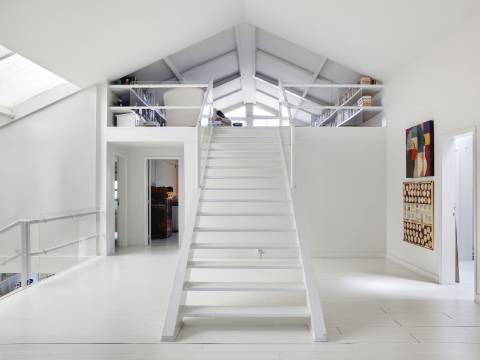 Loft com duplo pé direito, pátio e garagem no coração da Lapa!