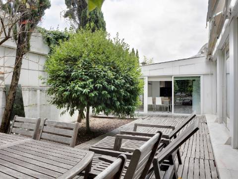 Loft com duplo pé direito, pátio e garagem no coração da Lapa!