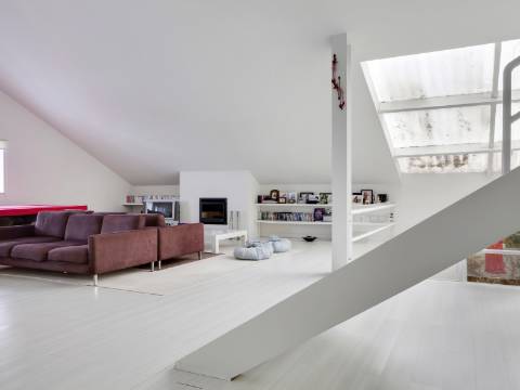 Loft com duplo pé direito, pátio e garagem no coração da Lapa!