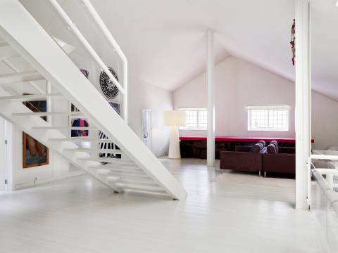 Loft com duplo pé direito, pátio e garagem no coração da Lapa!