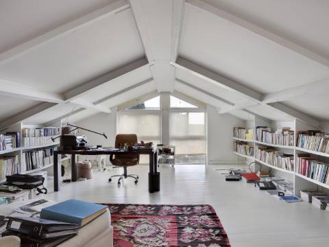 Loft com duplo pé direito, pátio e garagem no coração da Lapa!