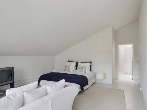 Loft com duplo pé direito, pátio e garagem no coração da Lapa!