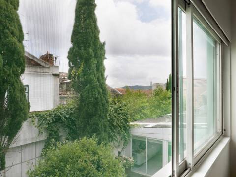 Loft com duplo pé direito, pátio e garagem no coração da Lapa!