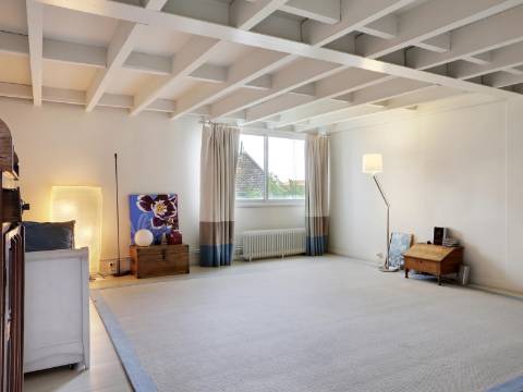 Loft com duplo pé direito, pátio e garagem no coração da Lapa!