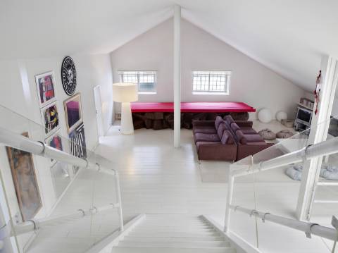 Loft com duplo pé direito, pátio e garagem no coração da Lapa!