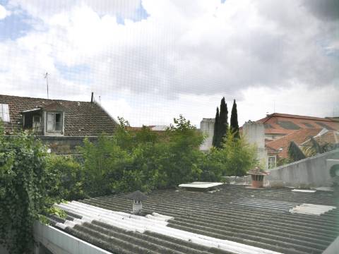 Loft com duplo pé direito, pátio e garagem no coração da Lapa!