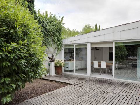 Loft com duplo pé direito, pátio e garagem no coração da Lapa!