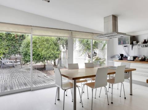 Loft com duplo pé direito, pátio e garagem no coração da Lapa!