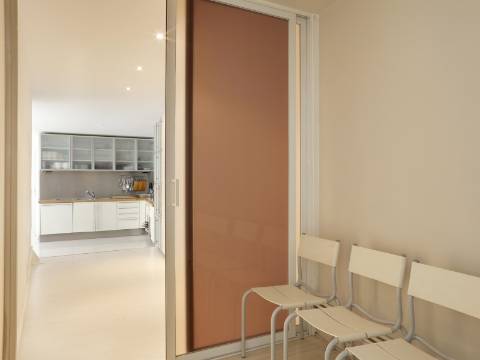 Loft com duplo pé direito, pátio e garagem no coração da Lapa!