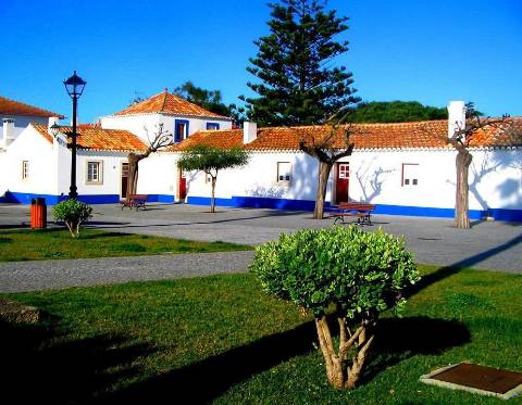 Apartamento T3, com jardim e piscina no Condominio Porto Covo Village