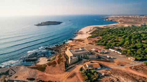 Apartamento T3, com jardim e piscina no Condominio Porto Covo Village