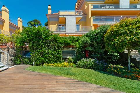 Moradia T5+1 no coração do Estoril